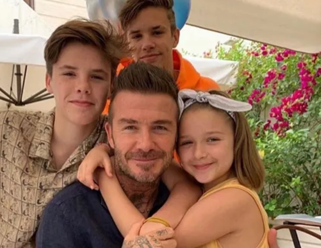 David Beckham, a lenda do futebol, pendurou as chuteiras em 2013 e assumiu um novo papel como pai. (Foto: Instagram)