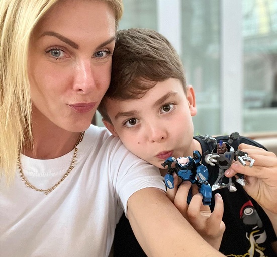 Ana Hickmann conta que seu filho de 9 anos tem a apoiado (Foto: Instagram)