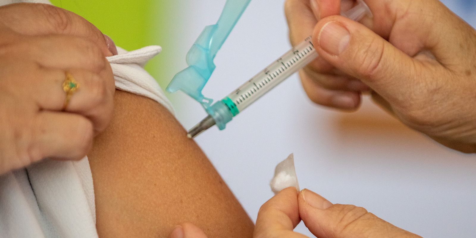 Brasil atinge em 2021 menor cobertura vacinal em 20 anos