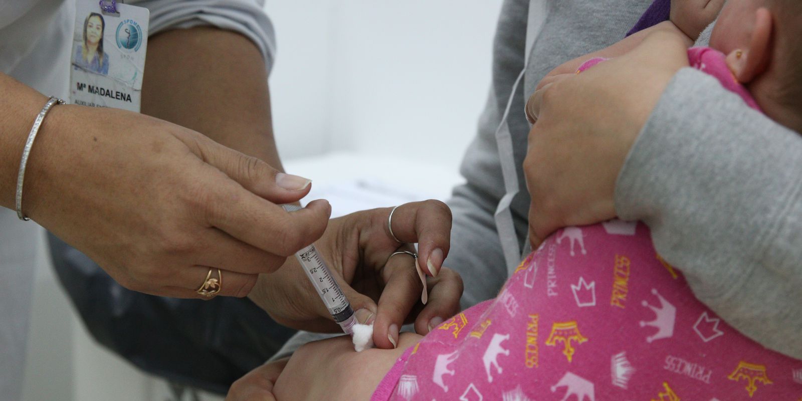 Governos e instituições científicas são melhores fontes sobre vacinas