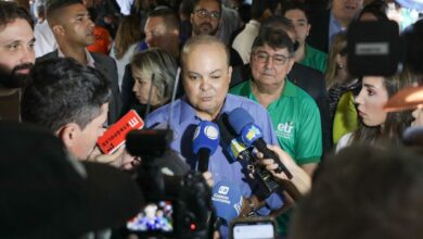 Rede de saúde do DF entra em colapso por dengue, diz governador