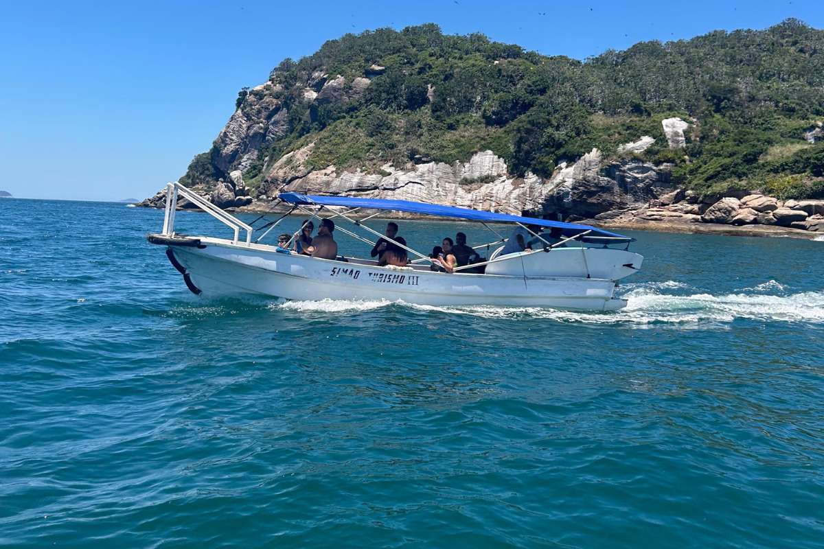 Ilhas, canais e mar aberto: roteiros náuticos ampliam opções de lazer na Barra